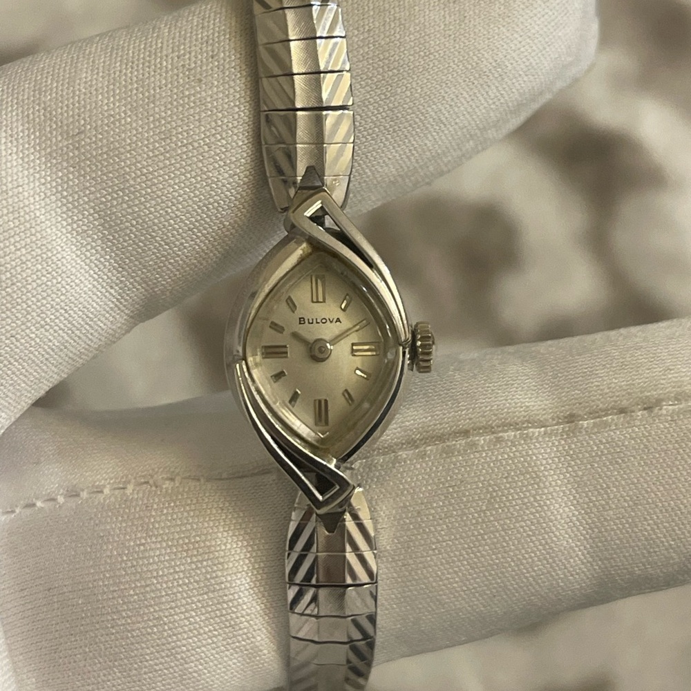 Rare Dainty 1960s Vintage Bulova Manual 10 Kt Rolled White Gold 10K G F TOP